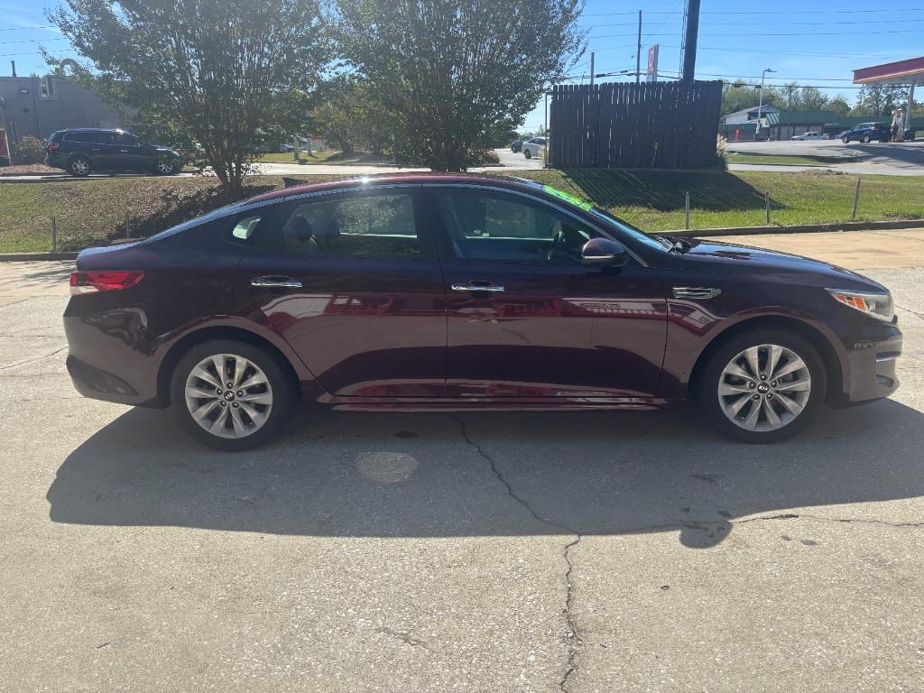 2017 Kia Optima LX's photo